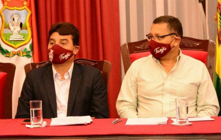 el-alcalde-johnny-torres-y-el-gobernador-scar-montes-i-david-may_1733214082_1140x520