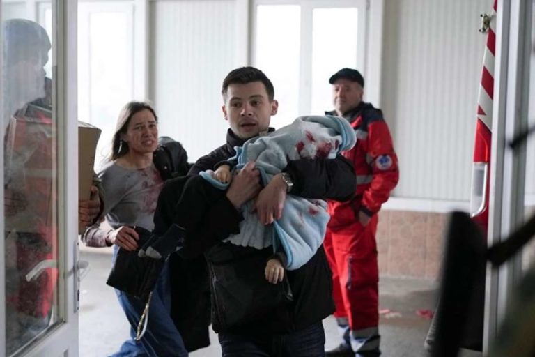 Mariupol-nino-herido-bombardeo-Rusia-Ucrania-Captura-de-video-960x640