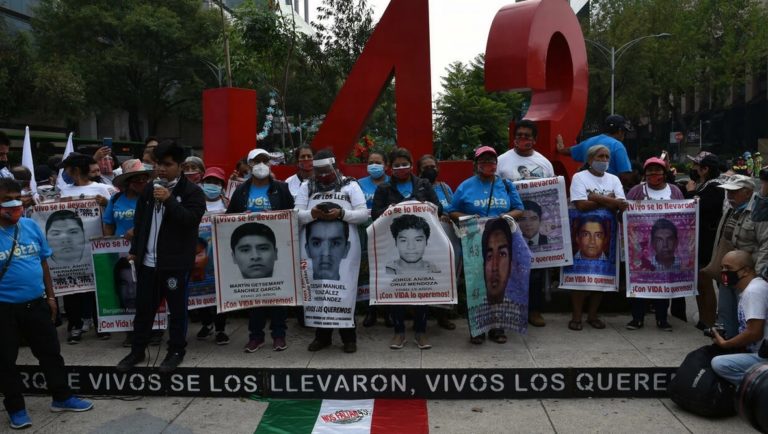 protesta_de_familiares_afp