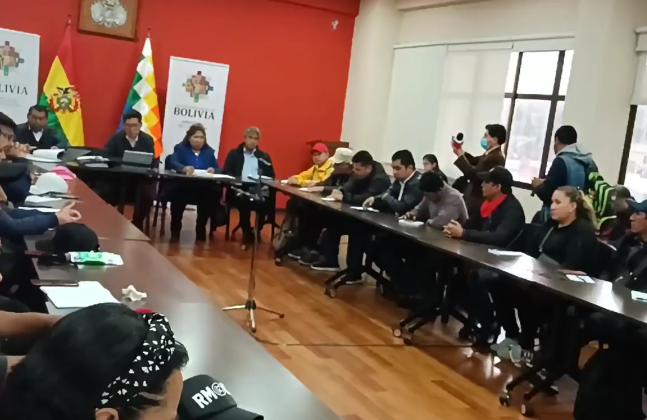 autoridades_reunidas